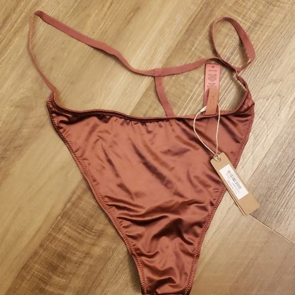 Skims Satin thong underwear - Picture 3 of 6